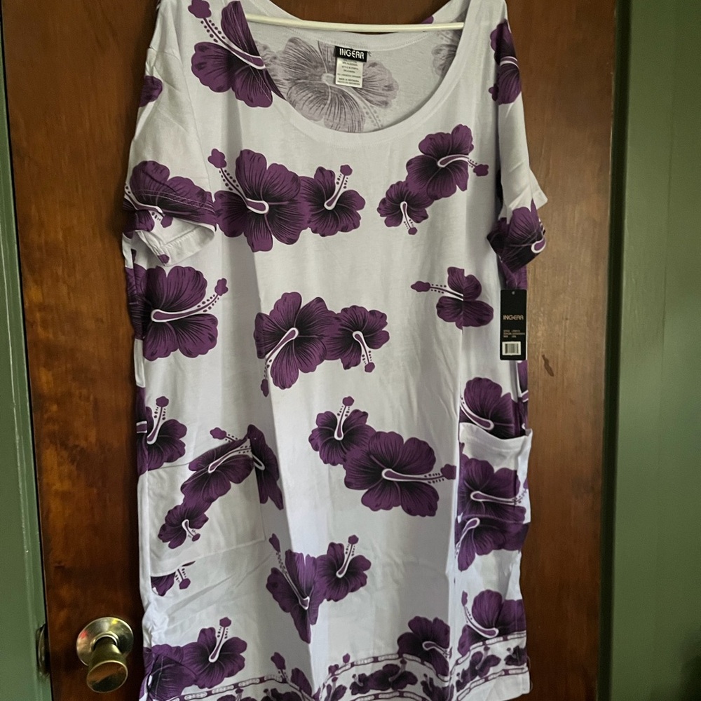 Ingear White and Purple Floral beach coverup/nightgown, size xxl, NWT.